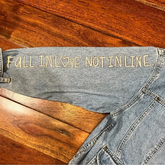 NWT Trucker ❤️ Sequin Heart Handmade One of a Kind Jean Jacket Petite - Picture 7 of 13